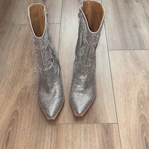 Crown Vintage rhinestone cowboy boots, 6M.